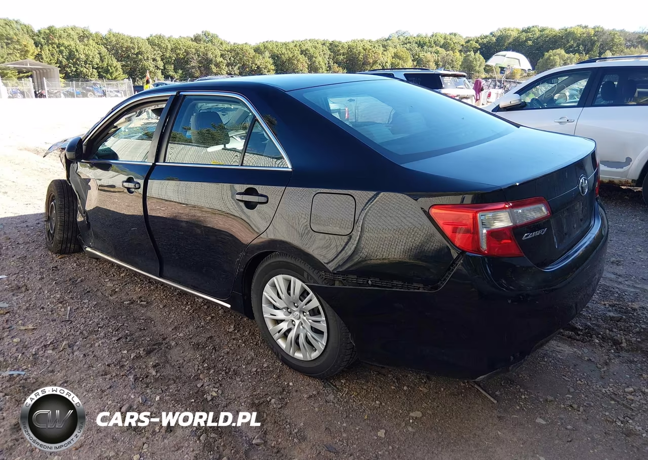 2014 Toyota Camry Le VIN:4T4BF1FK5ER375082 - 3