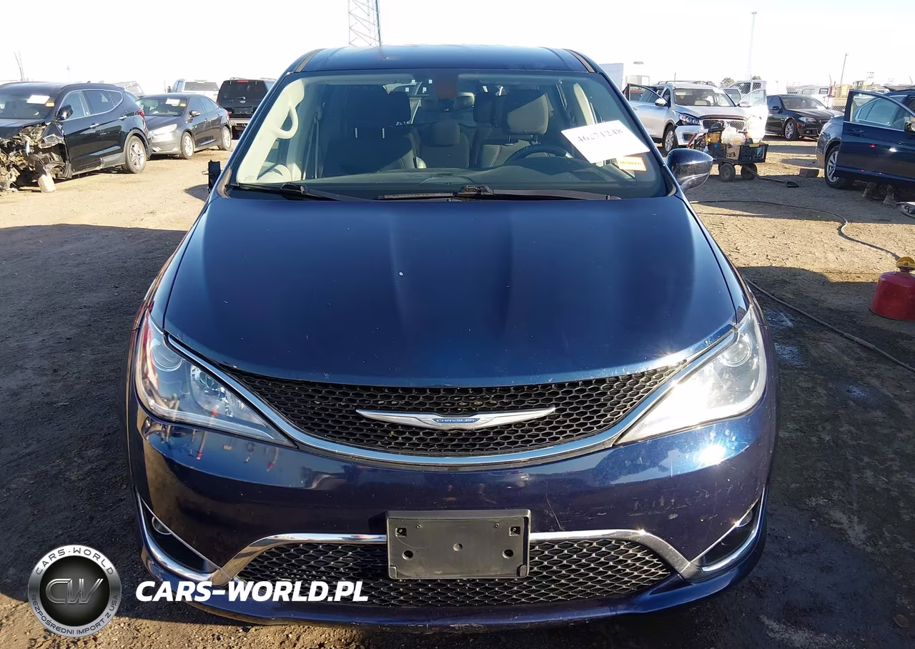 2018 Chrysler Pacifica Touring Plus VIN:2C4RC1FG5JR128721 - 12