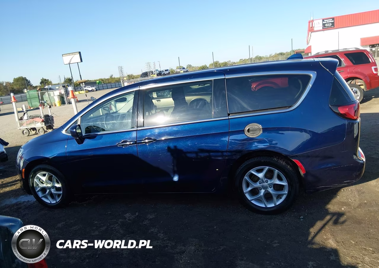 2018 Chrysler Pacifica Touring Plus VIN:2C4RC1FG5JR128721 - 14