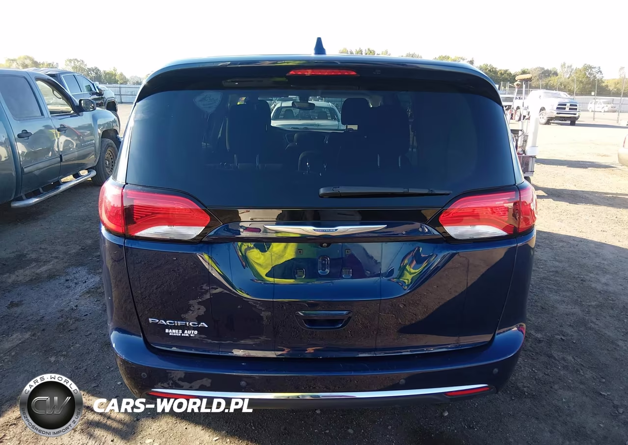 2018 Chrysler Pacifica Touring Plus VIN:2C4RC1FG5JR128721 - 16
