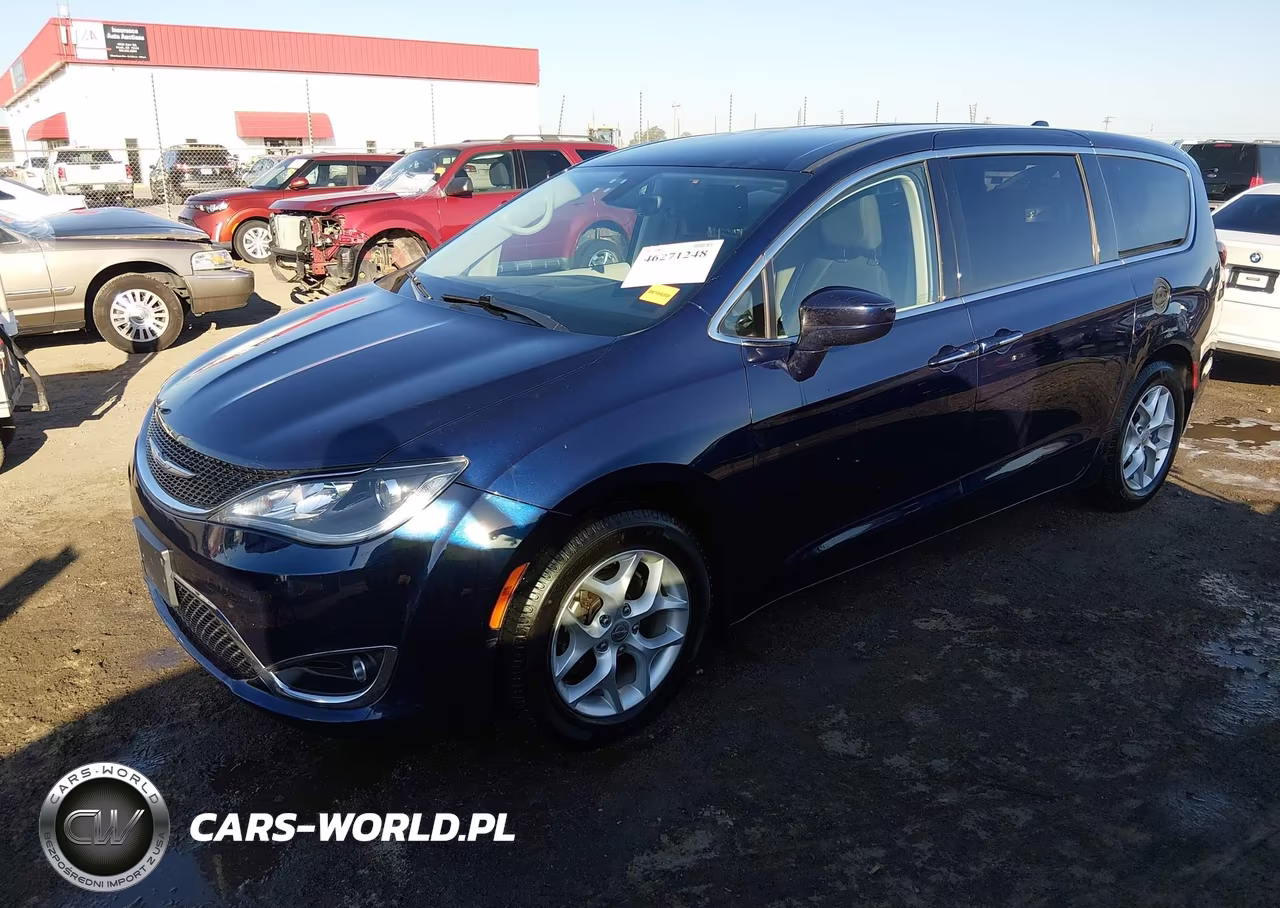 2018 Chrysler Pacifica Touring Plus VIN:2C4RC1FG5JR128721 - 2