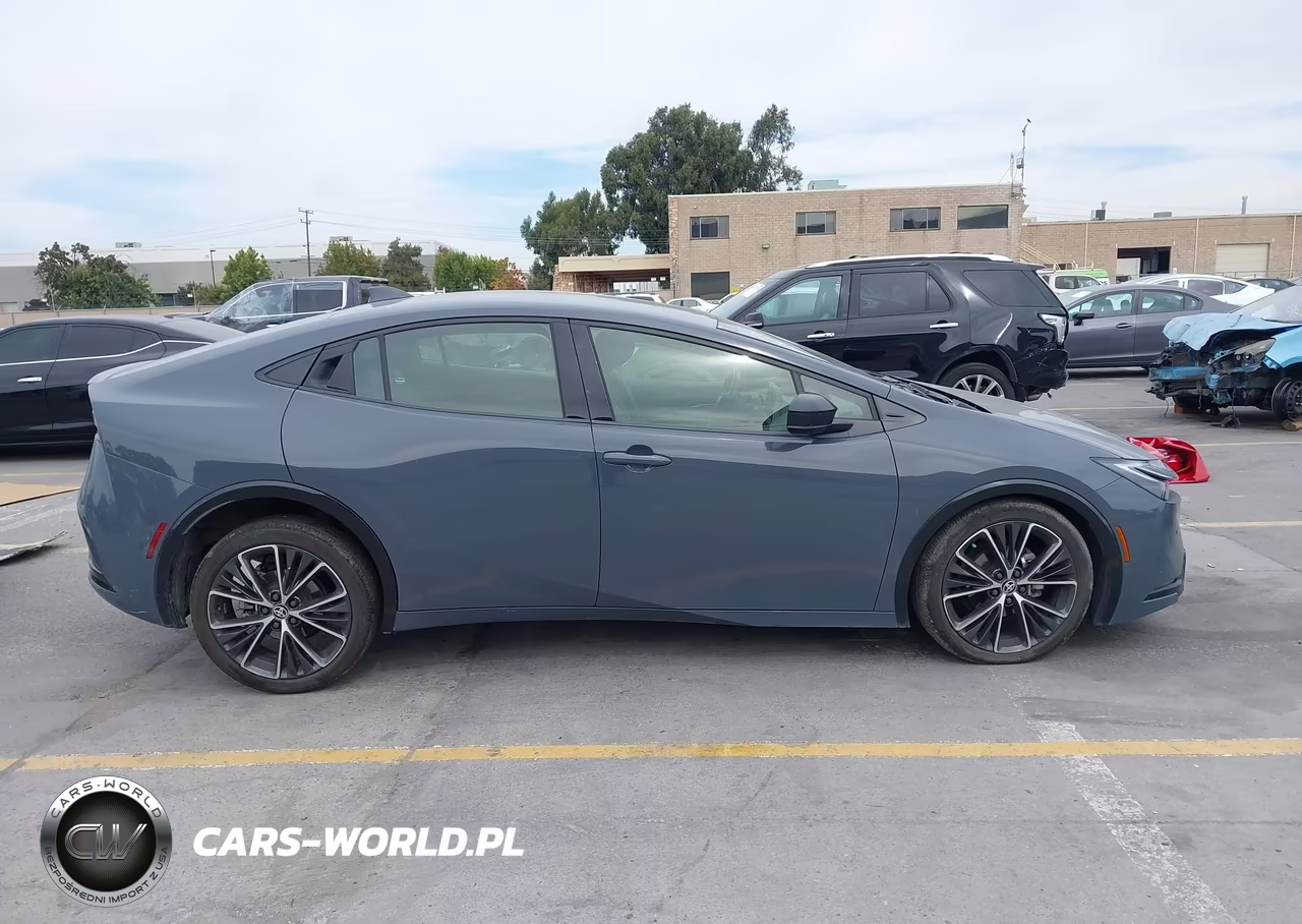 2024 Toyota Prius Xle VIN:JTDACAAU3R3023738 - 13