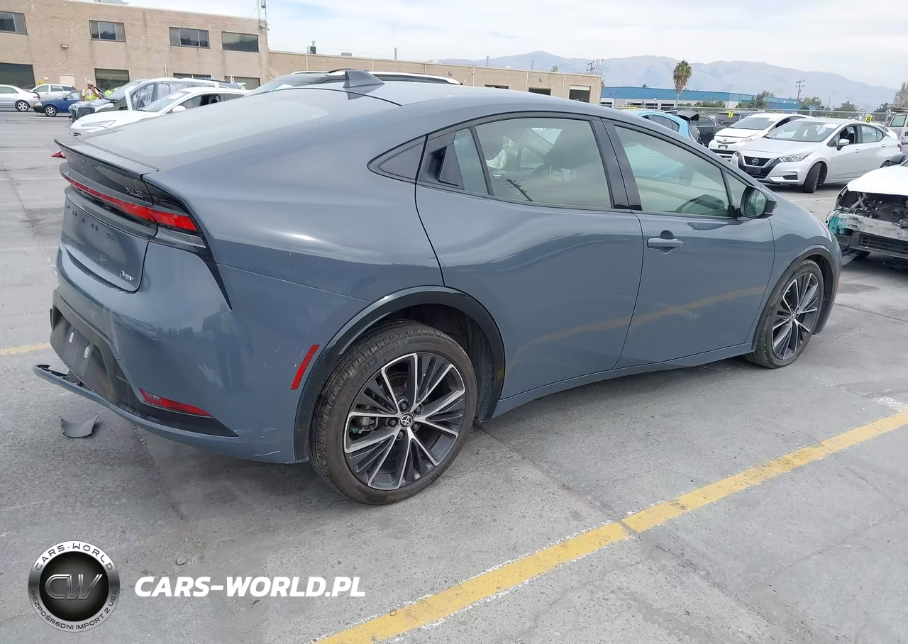 2024 Toyota Prius Xle VIN:JTDACAAU3R3023738 - 4