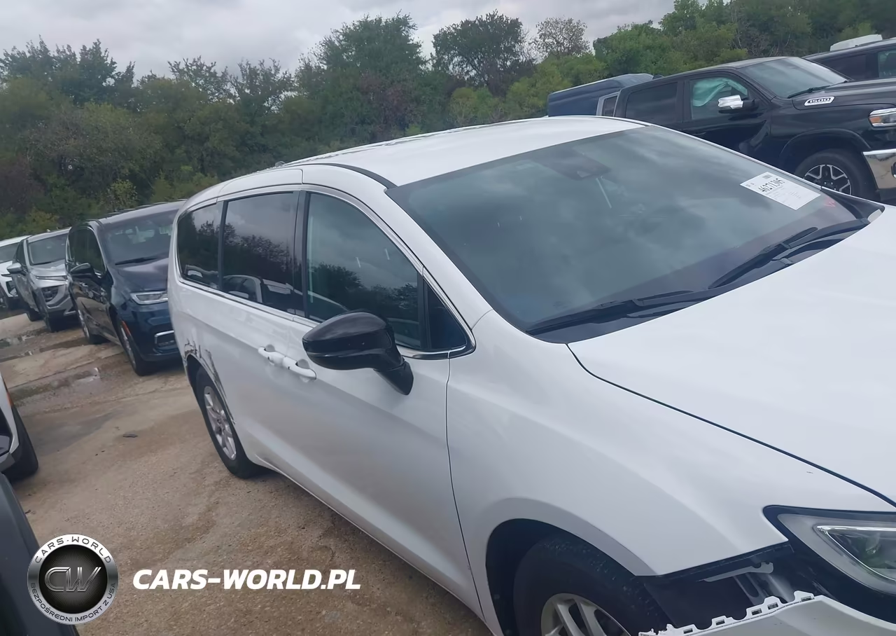 2025 Chrysler Pacifica Select VIN:2C4RC1BG4SR532360 - 13