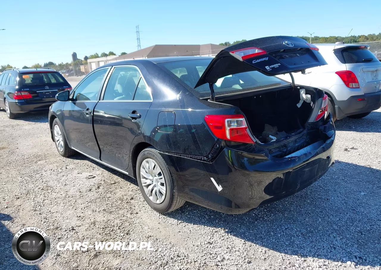 2013 Toyota Camry Le VIN:4T4BF1FKXDR319928 - 3