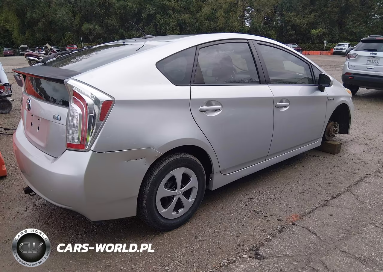 2013 Toyota Prius Four VIN:JTDKN3DU0D5559050 - 4