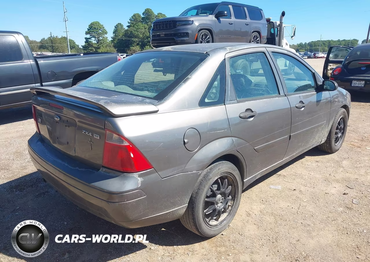 2005 Ford Focus Zx4 VIN:1FAFP34N85W306337 - 4