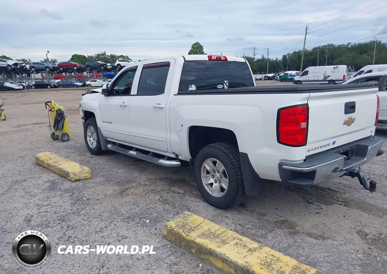 2018 Chevrolet Silverado 1500 1Lt VIN:3GCUCRER5JG213933 - 3