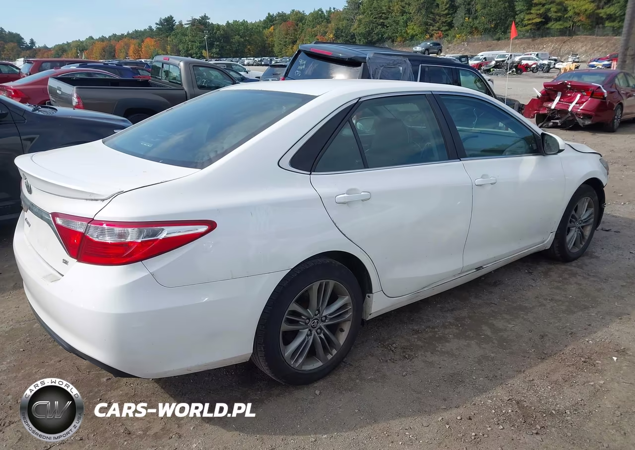 2015 Toyota Camry Se VIN:4T1BF1FK6FU013841 - 4