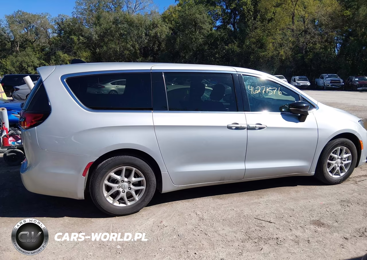 2026 Chrysler Pacifica Select VIN:2C4RC1BG6TR268348 - 13