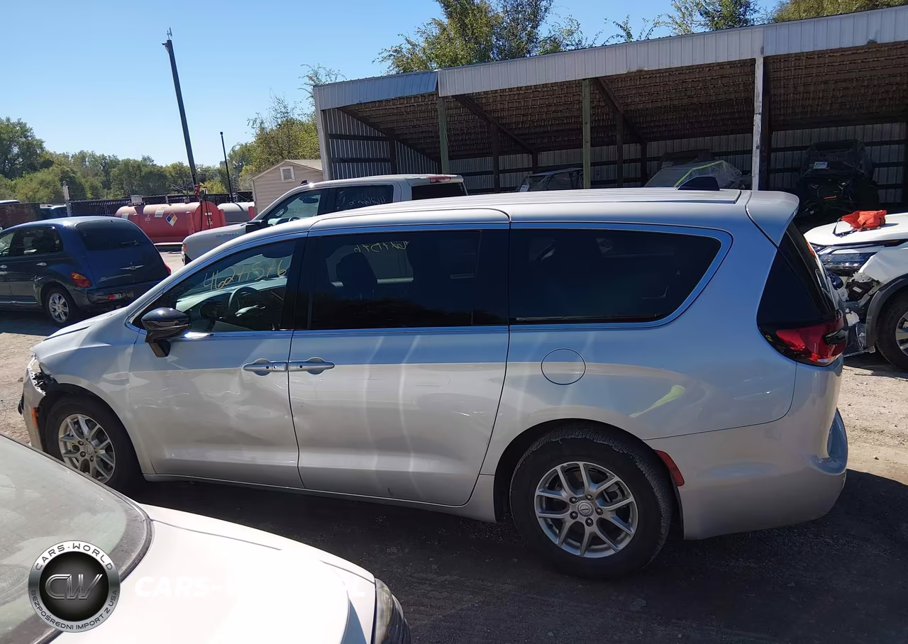 2026 Chrysler Pacifica Select VIN:2C4RC1BG6TR268348 - 14