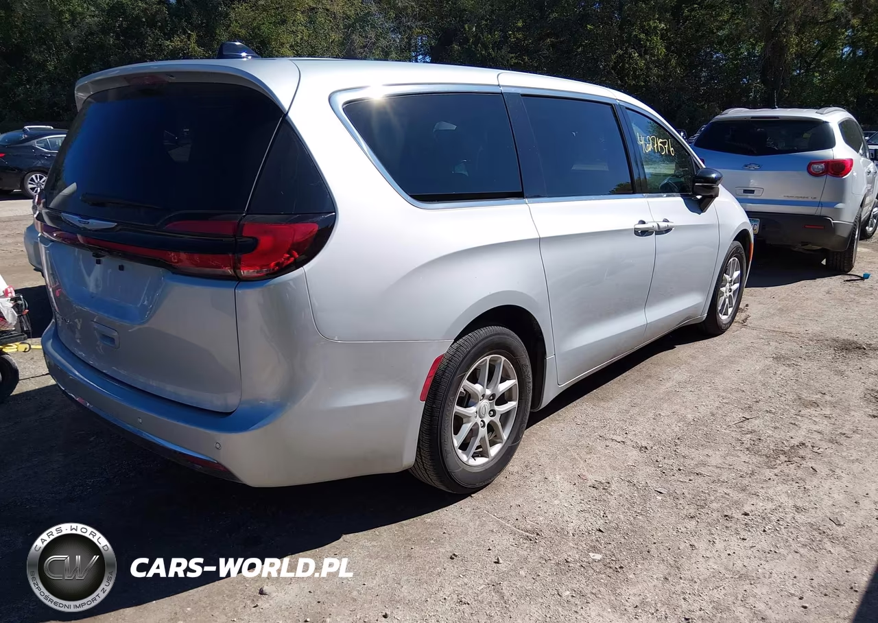 2026 Chrysler Pacifica Select VIN:2C4RC1BG6TR268348 - 4