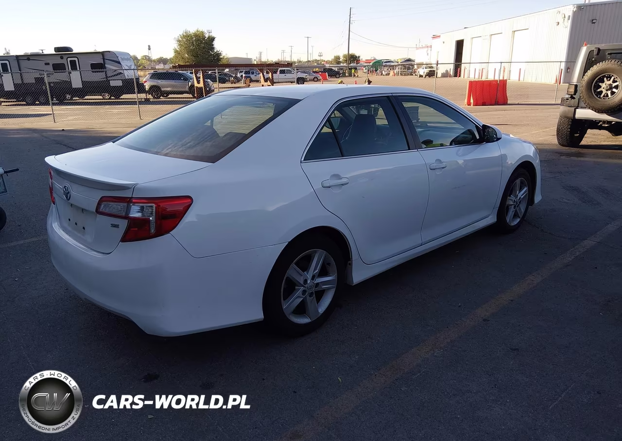 2014 Toyota Camry Se VIN:4T1BF1FK8EU386815 - 4
