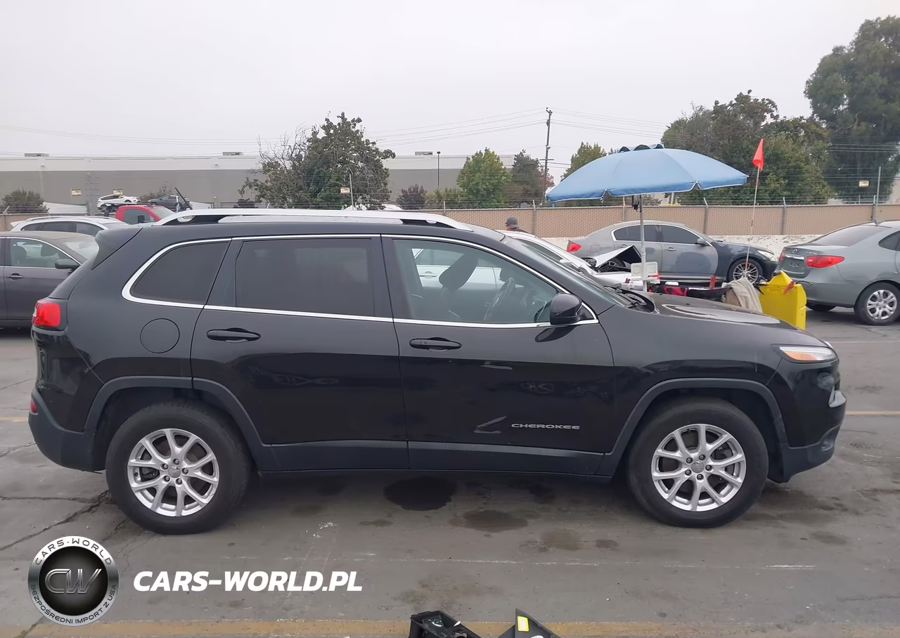 2015 Jeep Cherokee Latitude VIN:1C4PJMCS4FW774709 - 14