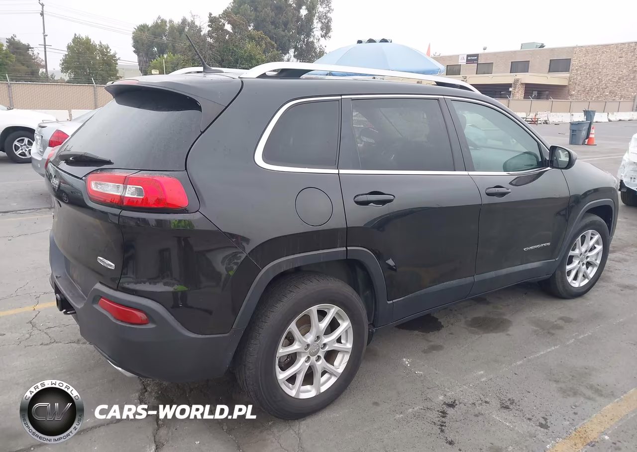 2015 Jeep Cherokee Latitude VIN:1C4PJMCS4FW774709 - 4
