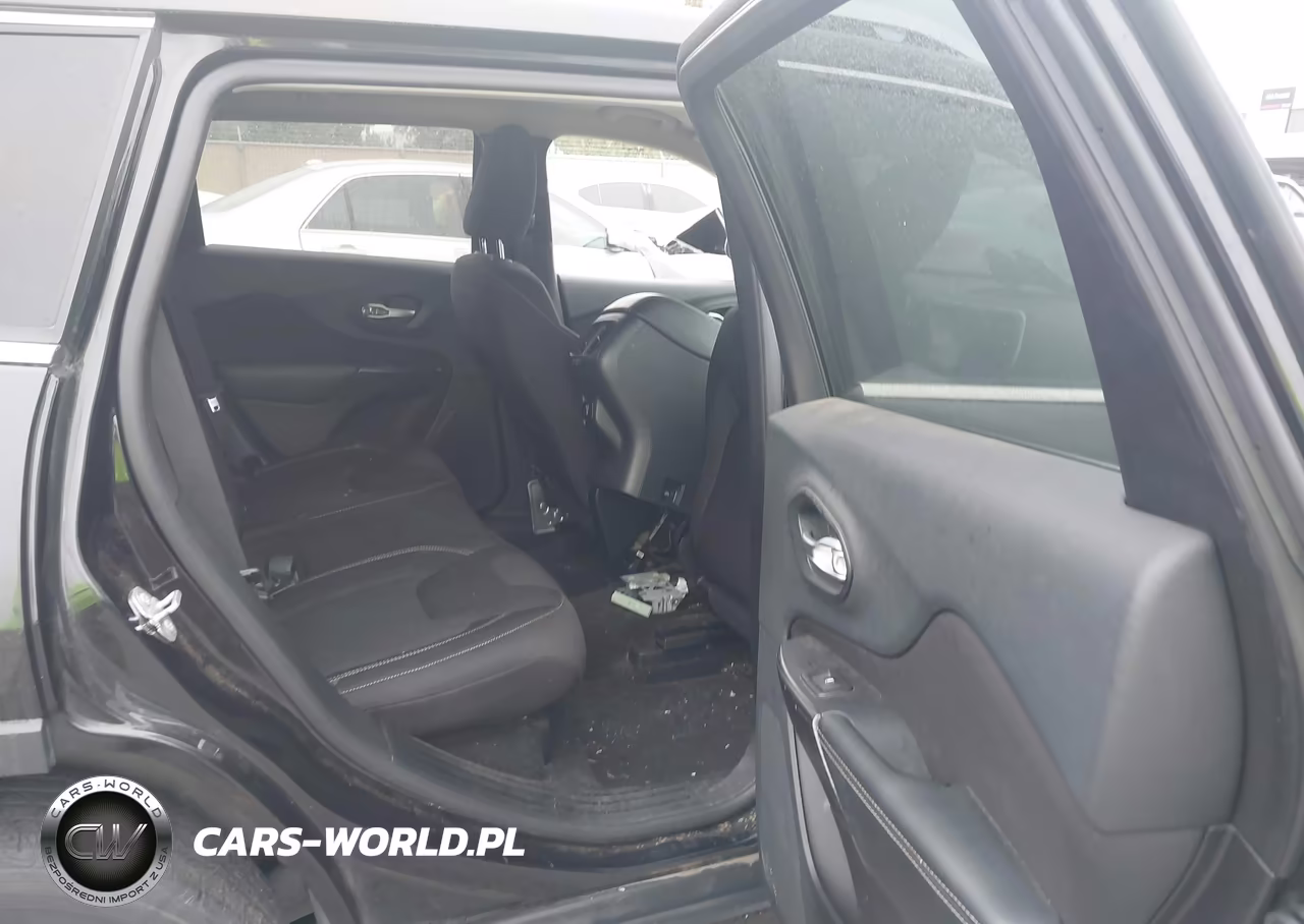 2015 Jeep Cherokee Latitude VIN:1C4PJMCS4FW774709 - 8