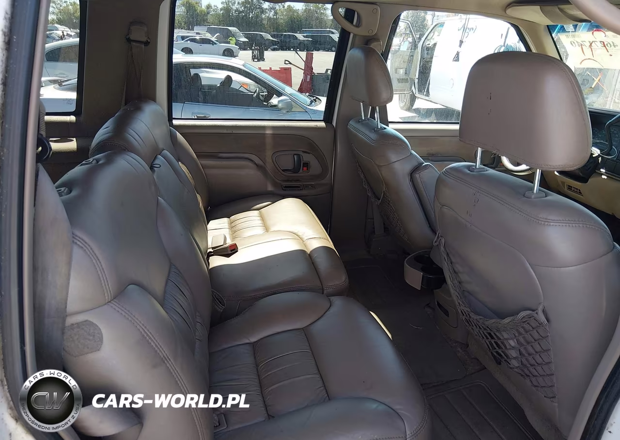 1999 Chevrolet Suburban C1500 VIN:3GNEC16R2XG198263 - 8