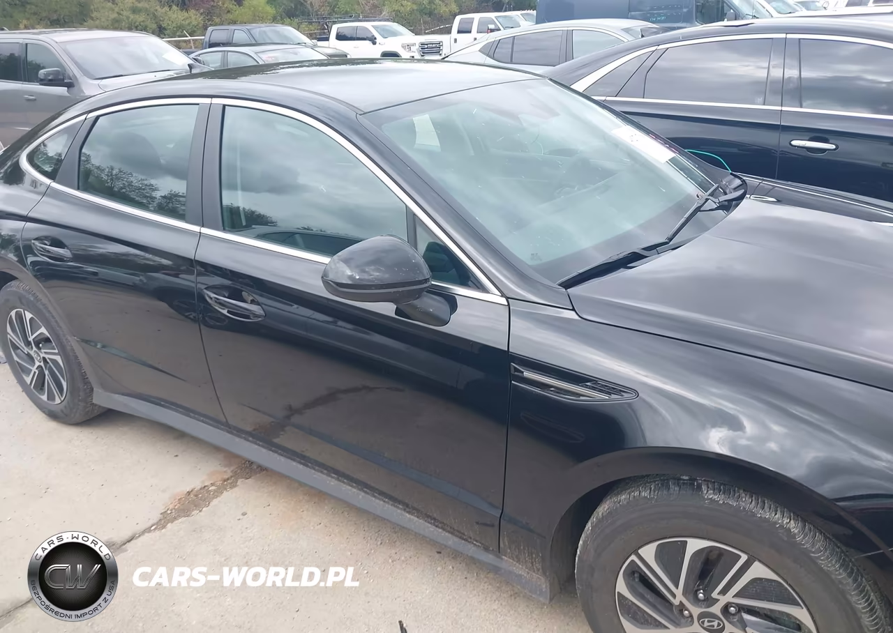 2026 Hyundai Sonata Hybrid Blue VIN:KMHL24JJXTA172973 - 13