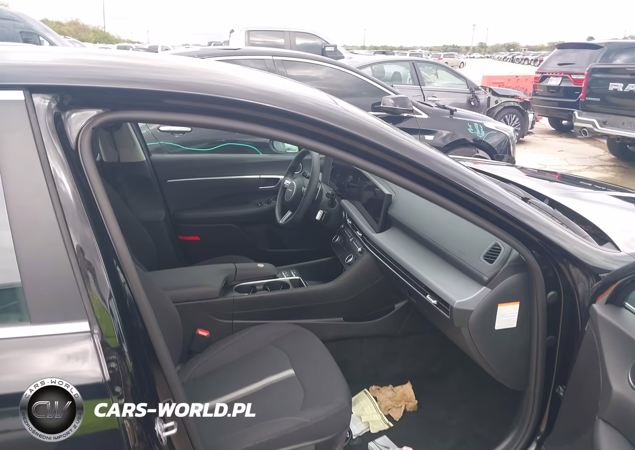 2026 Hyundai Sonata Hybrid Blue VIN:KMHL24JJXTA172973 - 5