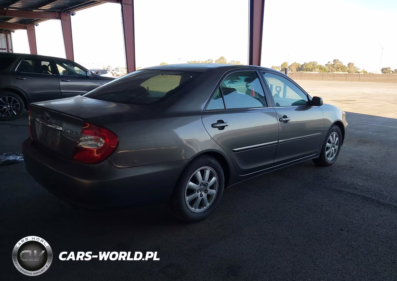 2003 Toyota Camry Xle VIN:JTDBE30KX30156435 - 4