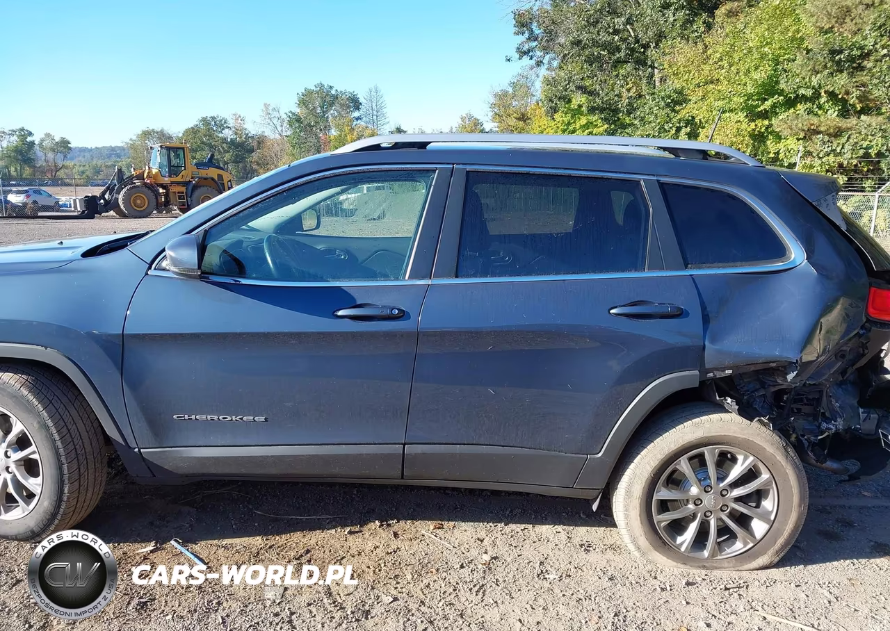 2019 Jeep Cherokee Latitude Plus 4X4 VIN:1C4PJMLB2KD389025 - 15