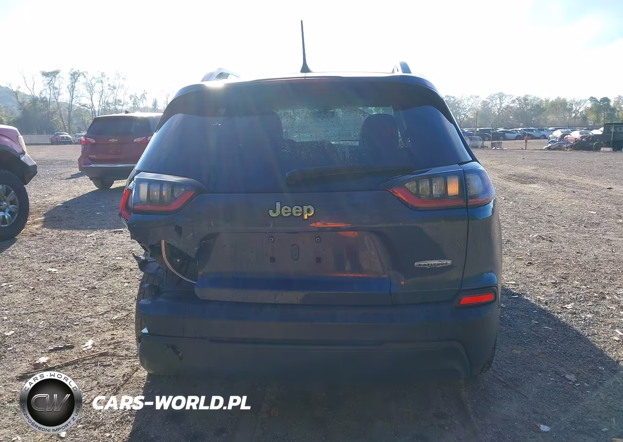 2019 Jeep Cherokee Latitude Plus 4X4 VIN:1C4PJMLB2KD389025 - 17