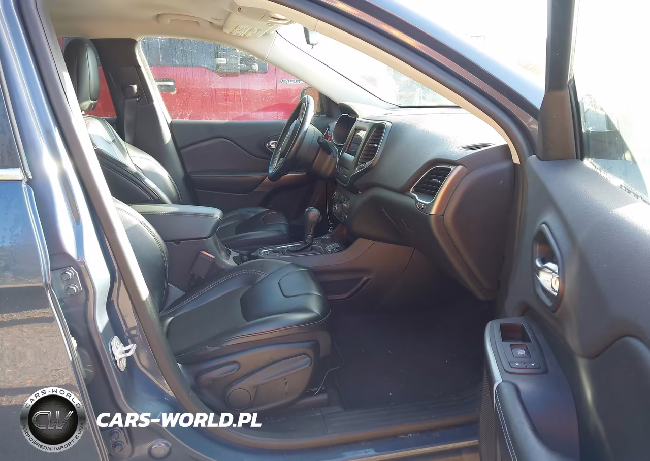 2019 Jeep Cherokee Latitude Plus 4X4 VIN:1C4PJMLB2KD389025 - 5