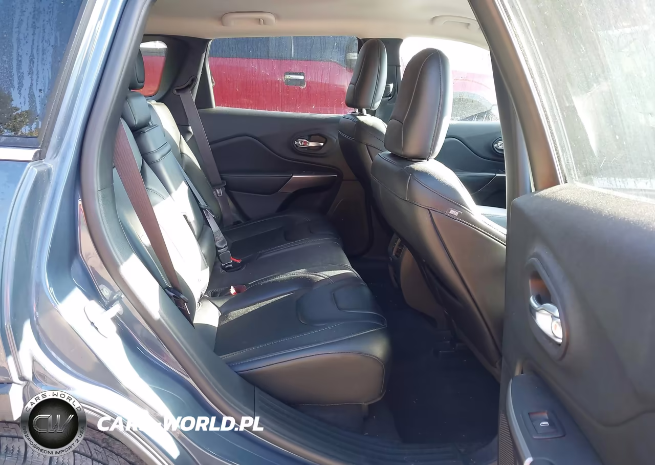 2019 Jeep Cherokee Latitude Plus 4X4 VIN:1C4PJMLB2KD389025 - 8
