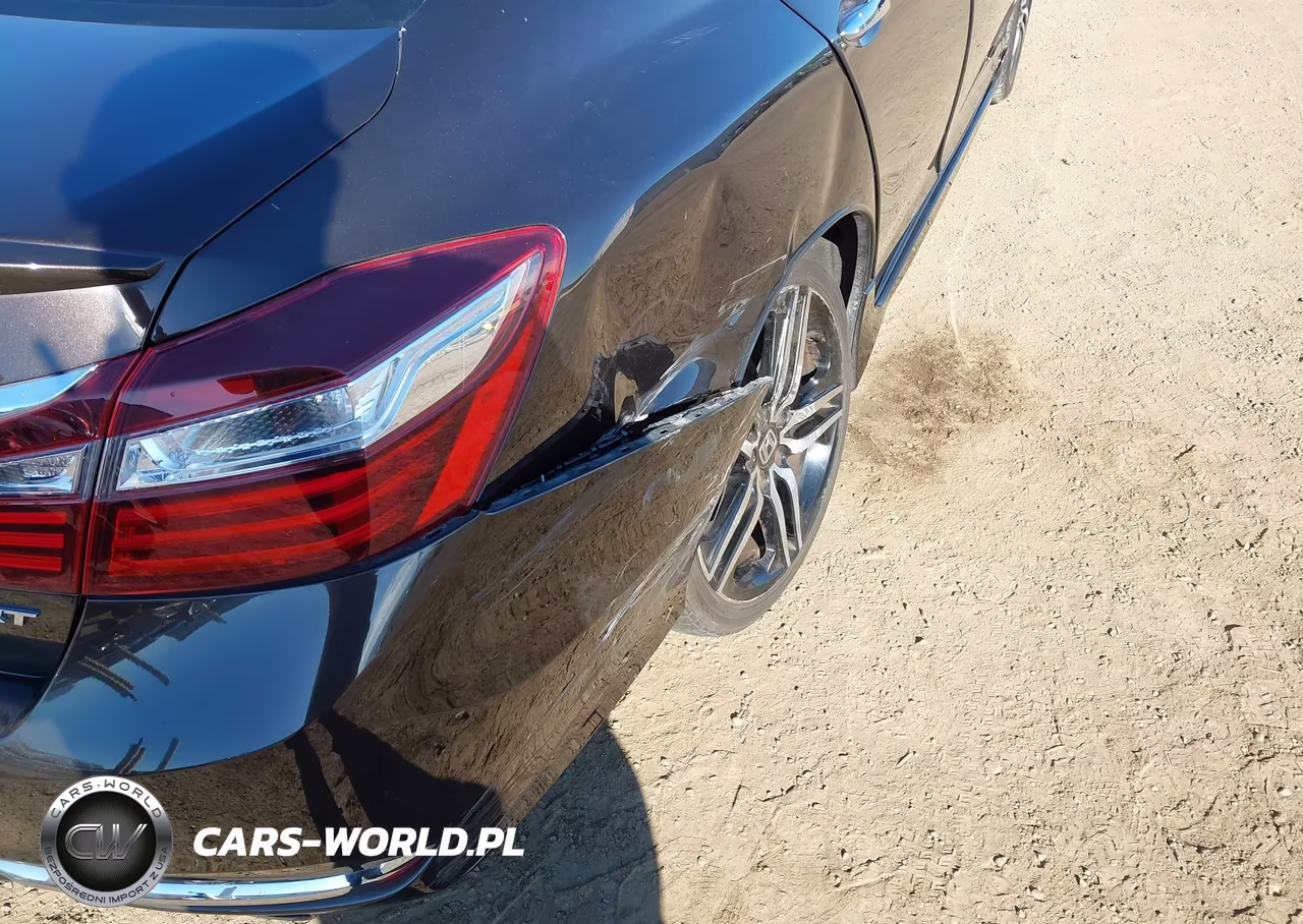 2017 Honda Accord Sport VIN:1HGCR2F57HA172261 - 17