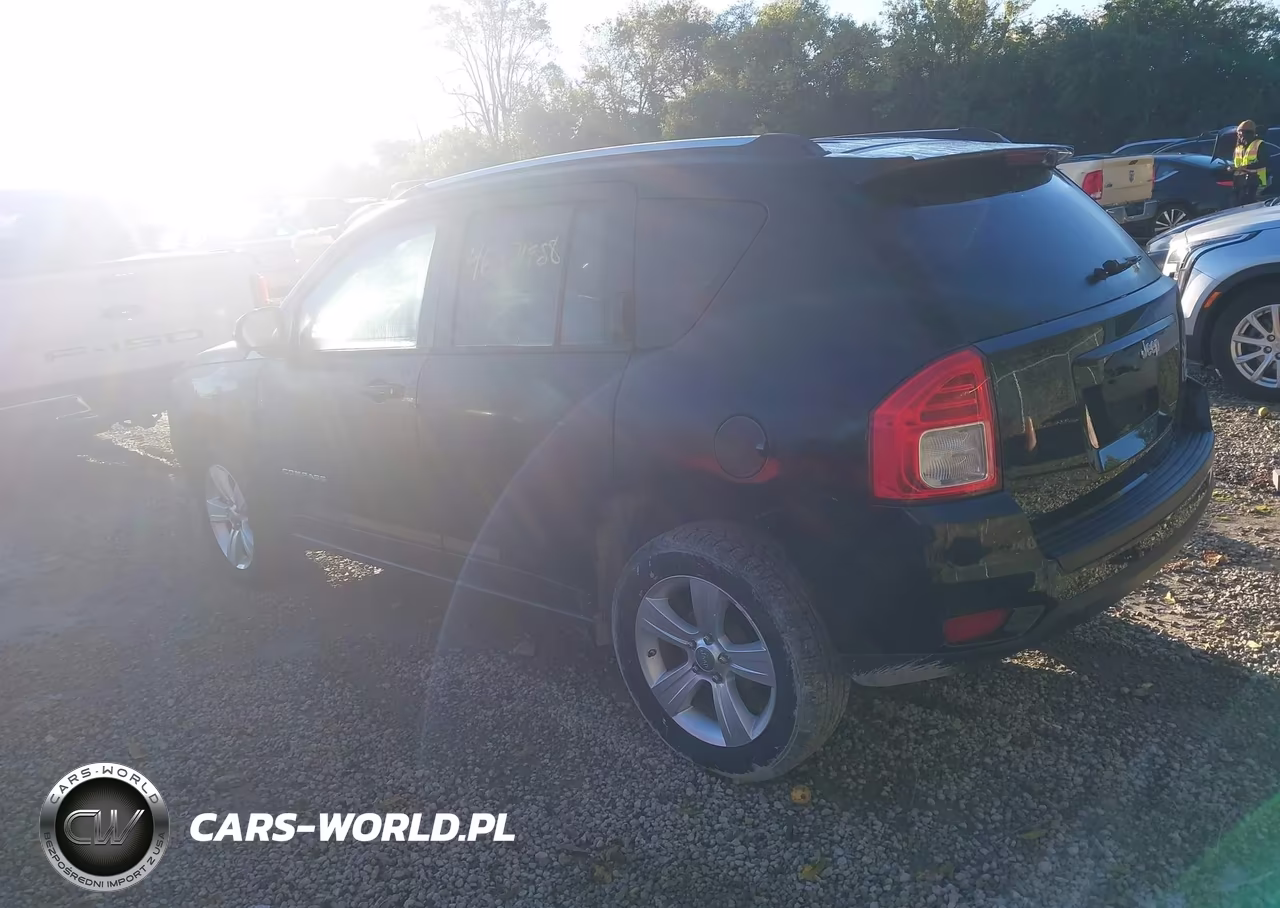 2012 Jeep Compass Latitude VIN:1C4NJCEA0CD627171 - 3