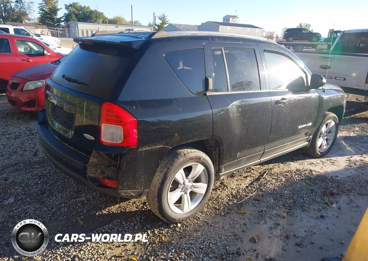 2012 Jeep Compass Latitude VIN:1C4NJCEA0CD627171 - 4