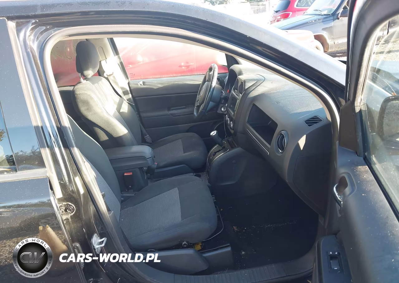 2012 Jeep Compass Latitude VIN:1C4NJCEA0CD627171 - 5