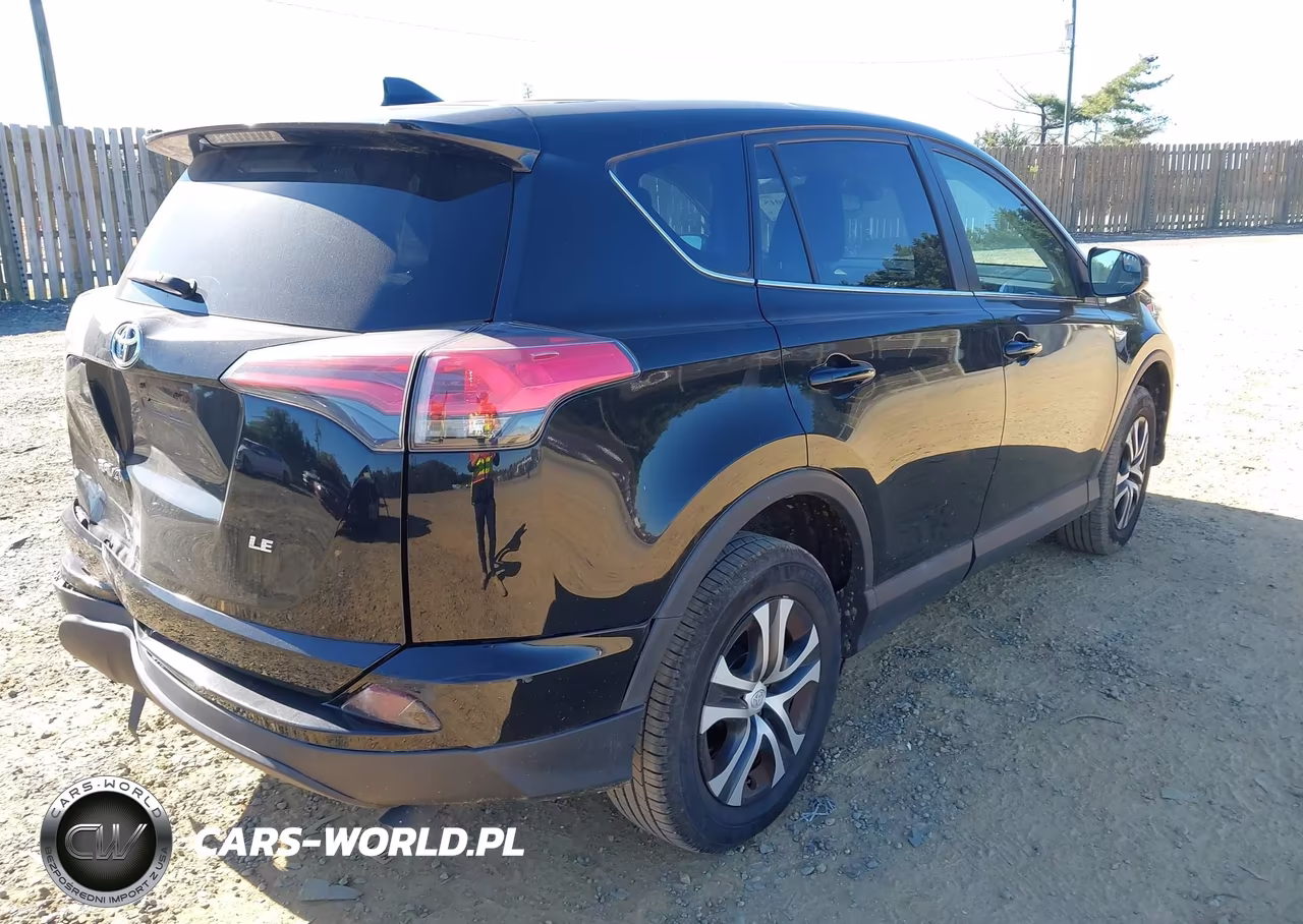 2018 Toyota Rav4 Le VIN:2T3ZFREV1JW451501 - 4