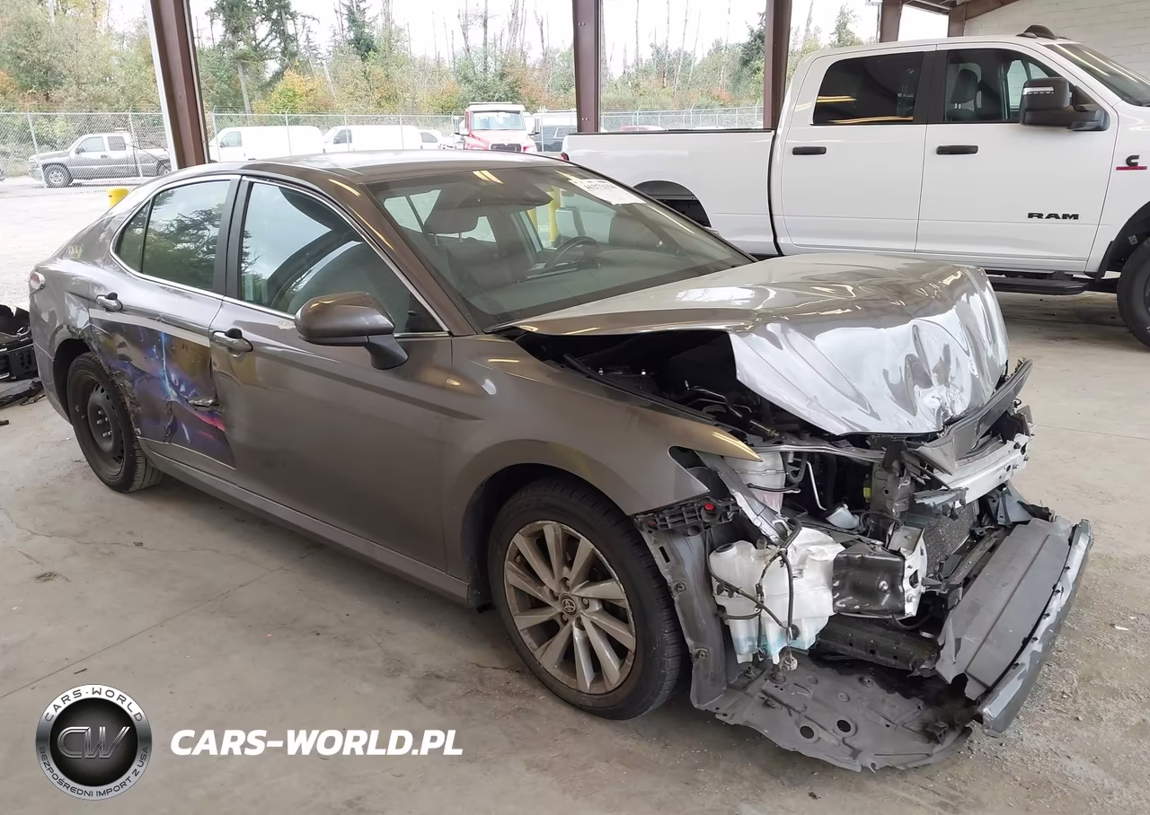 2023 Toyota Camry Le – zdjęcie 1 z 17