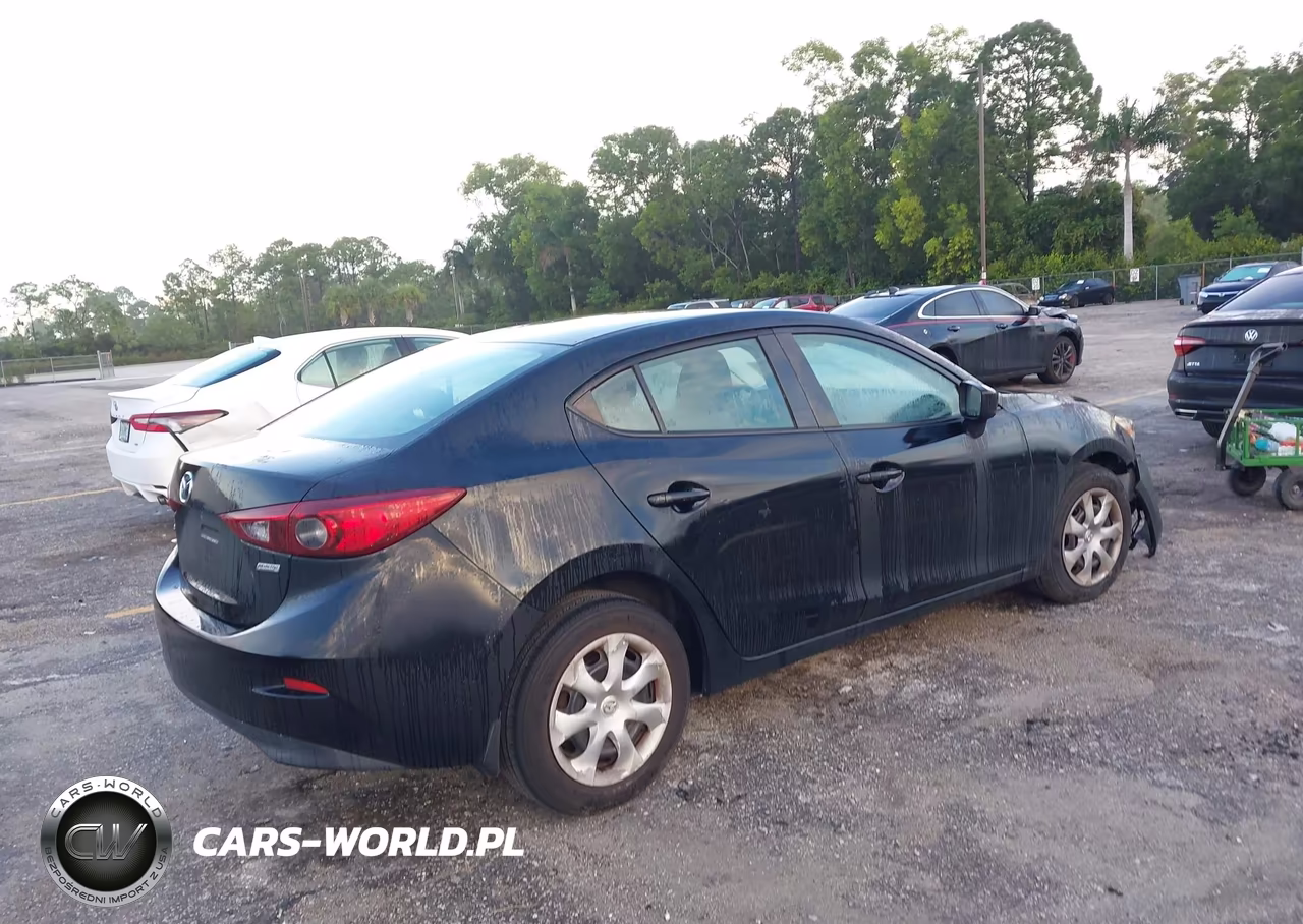 2018 Mazda Mazda3 Sport VIN:3MZBN1U74JM171966 - 4