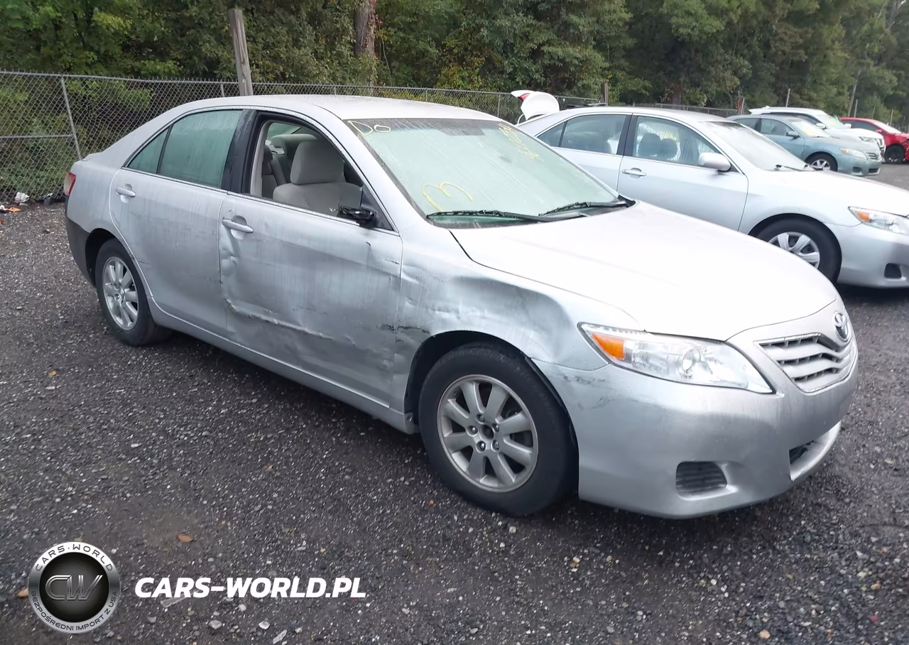 2011 Toyota Camry Le – zdjęcie 1 z 16