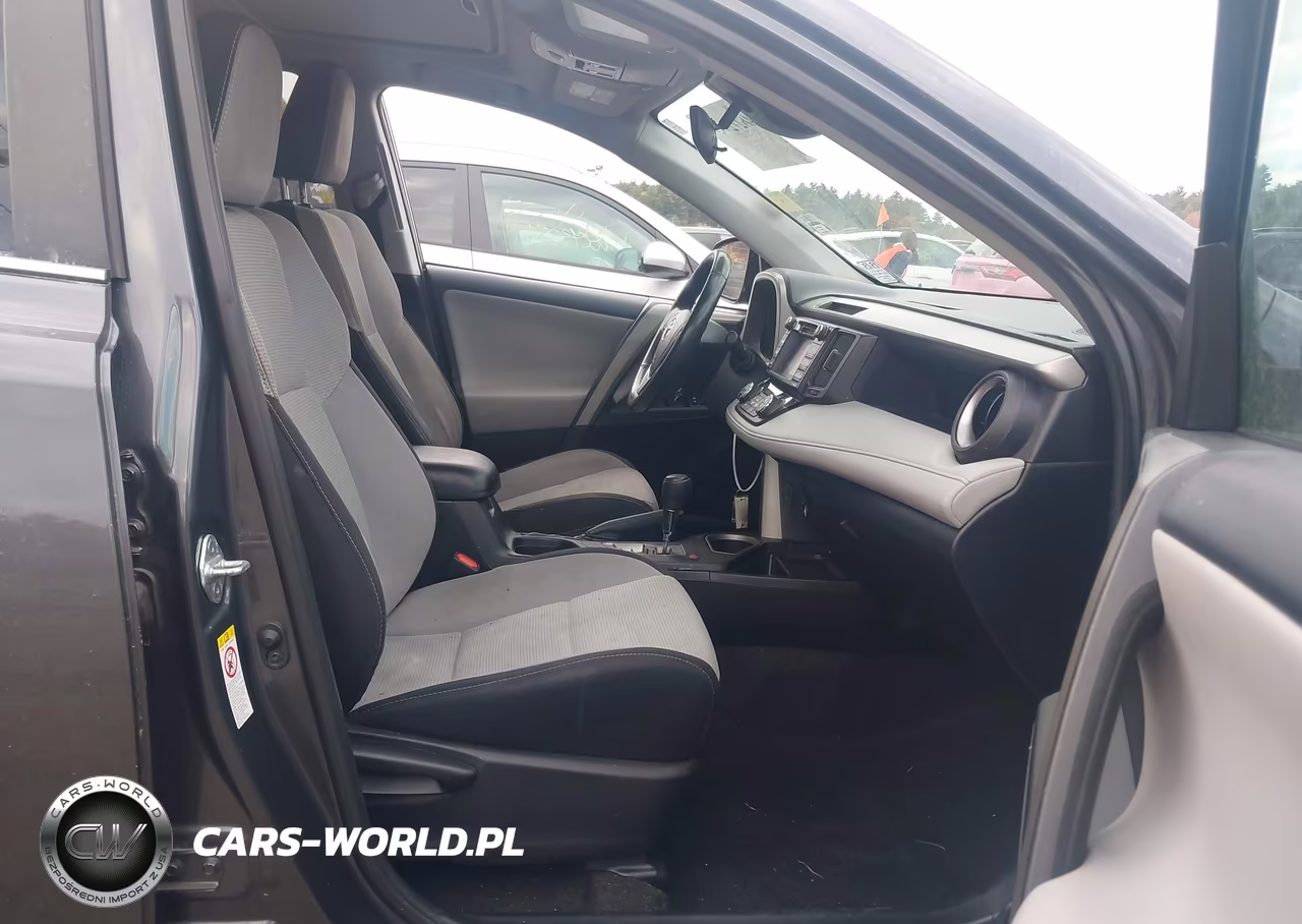 2018 Toyota Rav4 Xle VIN:2T3RFREV3JW838678 - 5