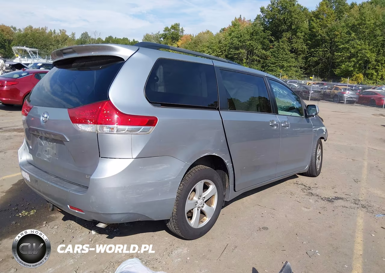 2011 Toyota Sienna Le V6 VIN:5TDKK3DC6BS052631 - 4