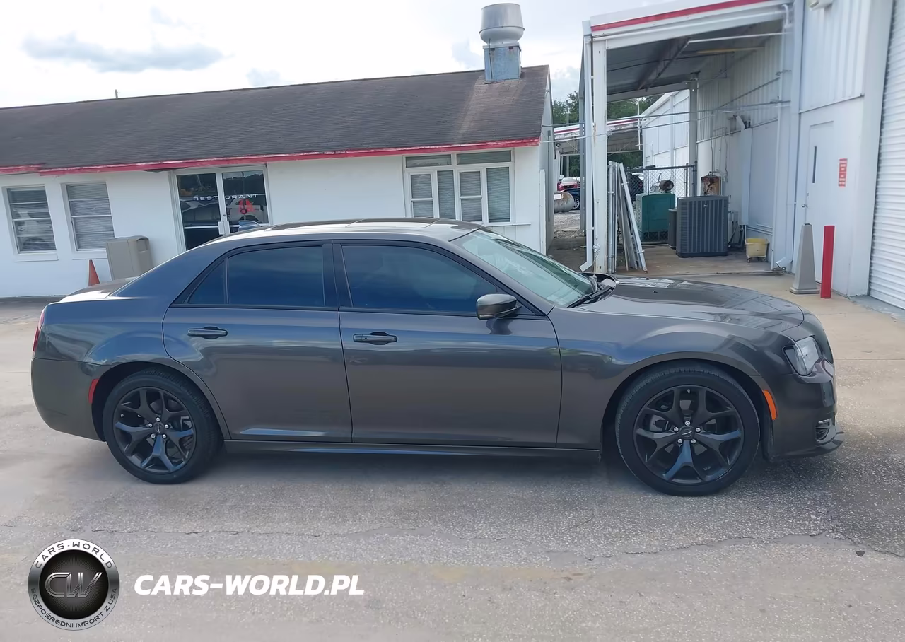 2023 Chrysler 300 Touring L VIN:2C3CCADGXPH541990 - 13