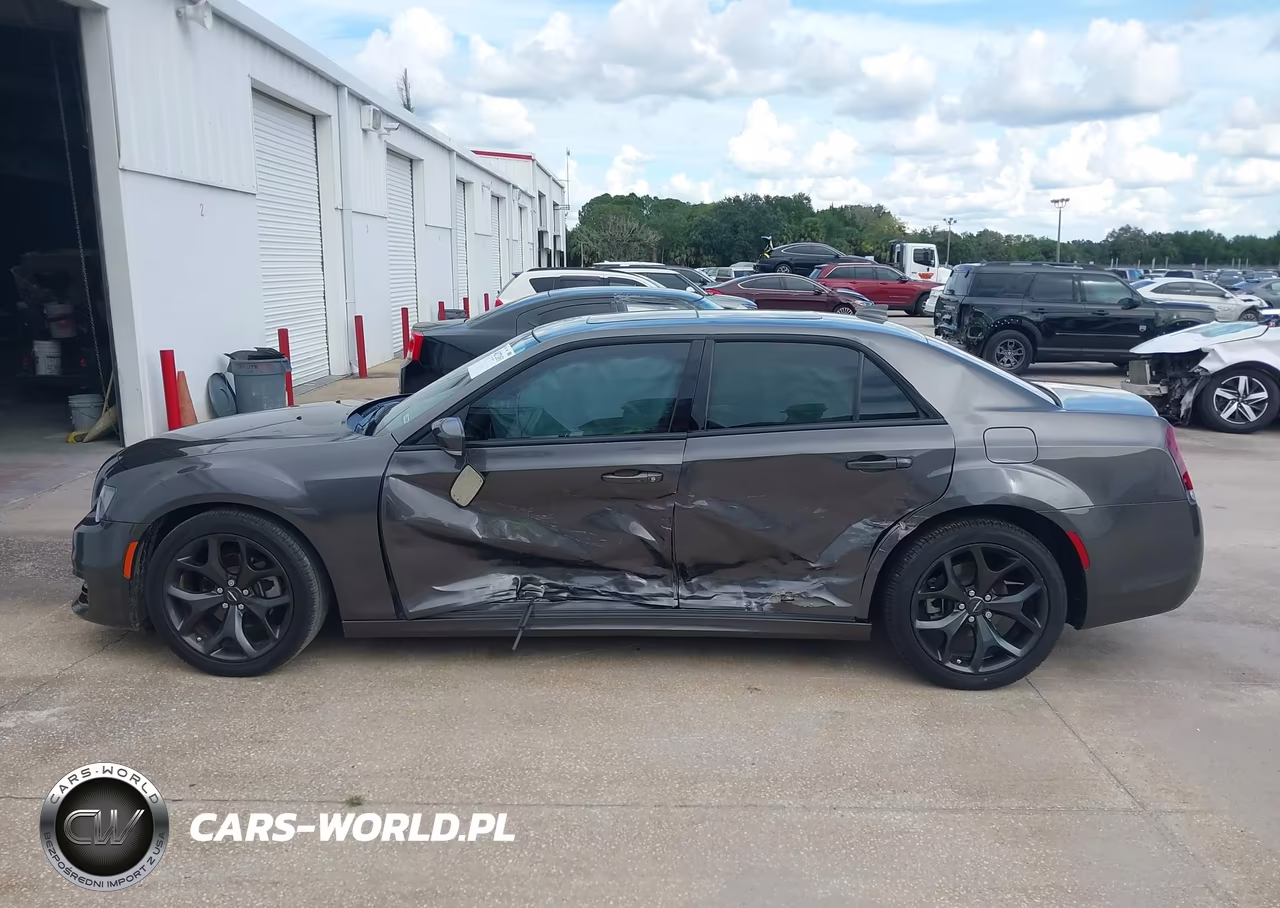 2023 Chrysler 300 Touring L VIN:2C3CCADGXPH541990 - 14