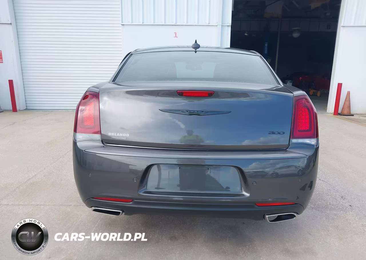 2023 Chrysler 300 Touring L VIN:2C3CCADGXPH541990 - 16