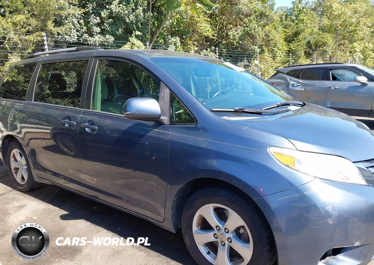 2015 Toyota Sienna Le VIN:5TDKK3DC9FS663176 - 13