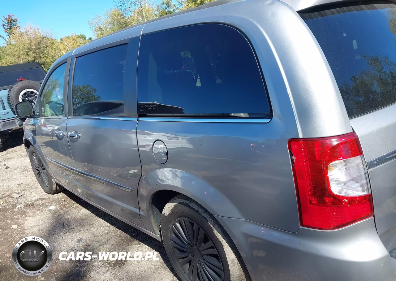 2015 Chrysler Town & Country Touring L VIN:2C4RC1CG4FR756071 - 14