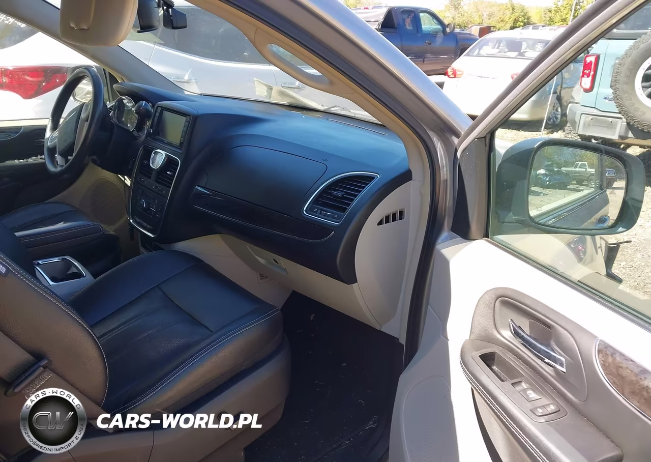 2015 Chrysler Town & Country Touring L VIN:2C4RC1CG4FR756071 - 5