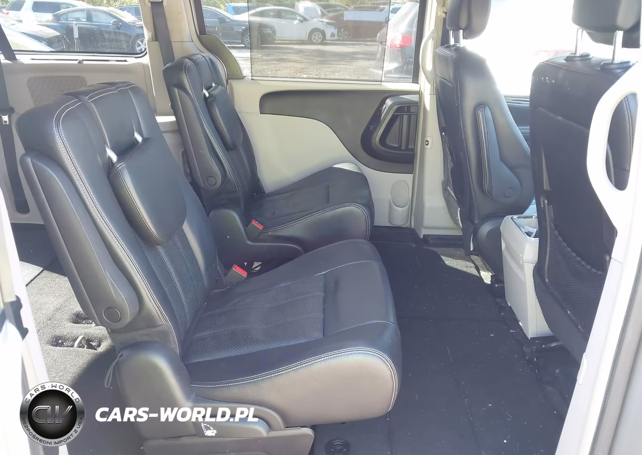 2015 Chrysler Town & Country Touring L VIN:2C4RC1CG4FR756071 - 8