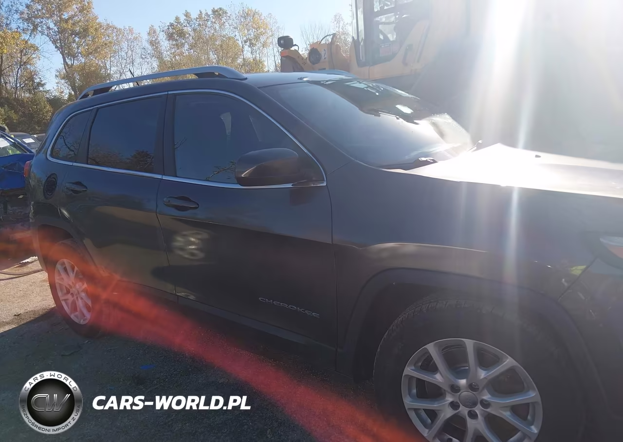 2015 Jeep Cherokee Latitude VIN:1C4PJMCS0FW755266 - 13