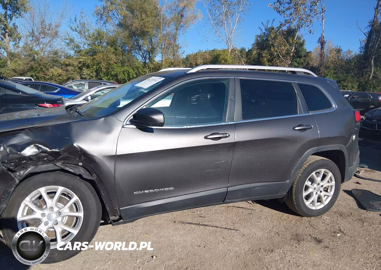 2015 Jeep Cherokee Latitude VIN:1C4PJMCS0FW755266 - 14