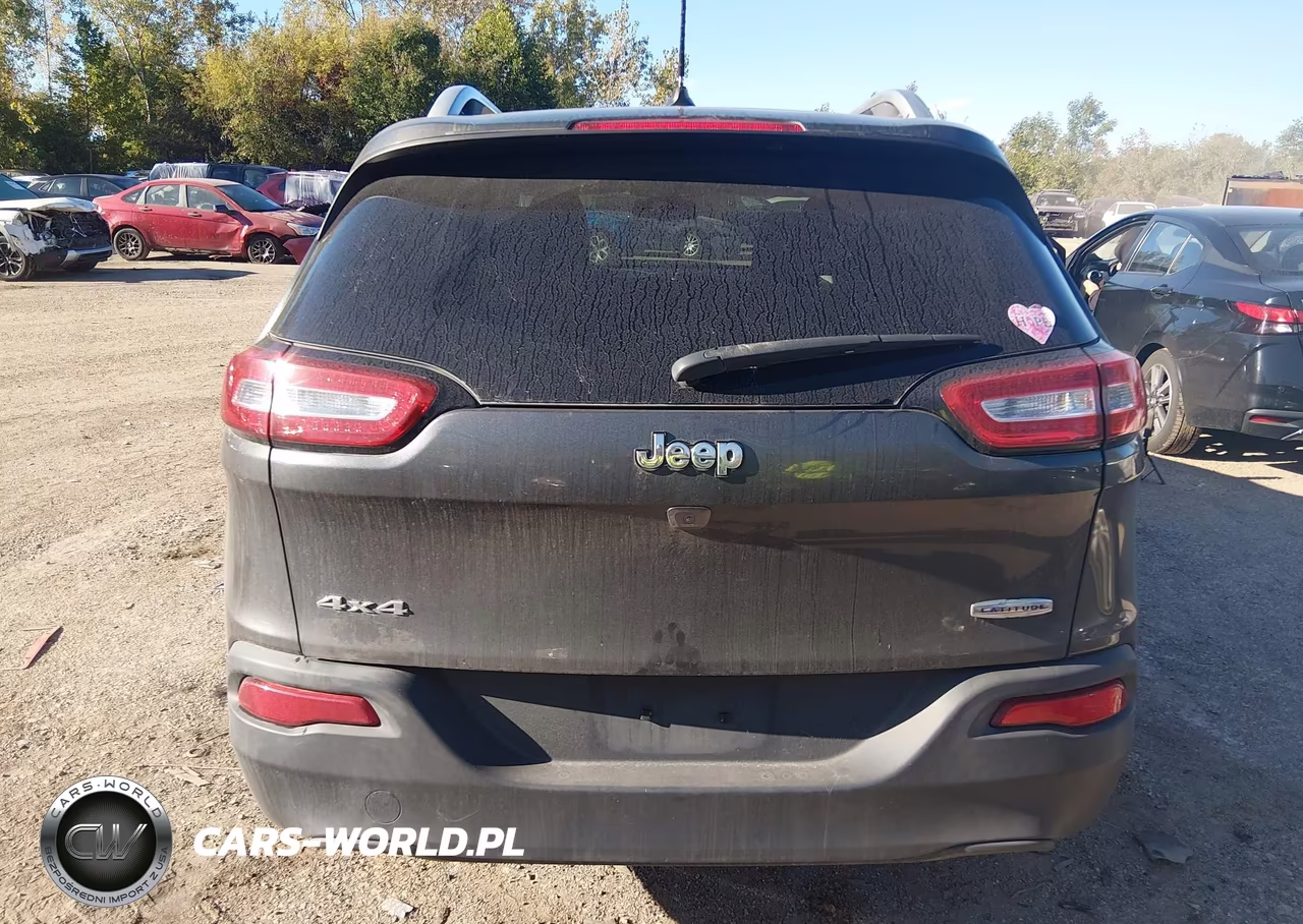 2015 Jeep Cherokee Latitude VIN:1C4PJMCS0FW755266 - 16