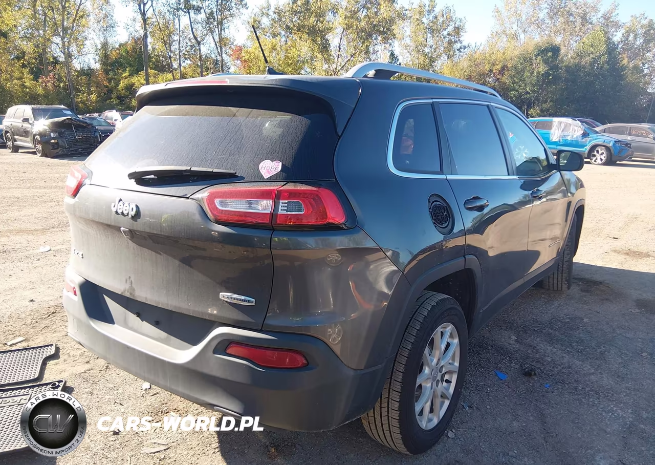 2015 Jeep Cherokee Latitude VIN:1C4PJMCS0FW755266 - 4