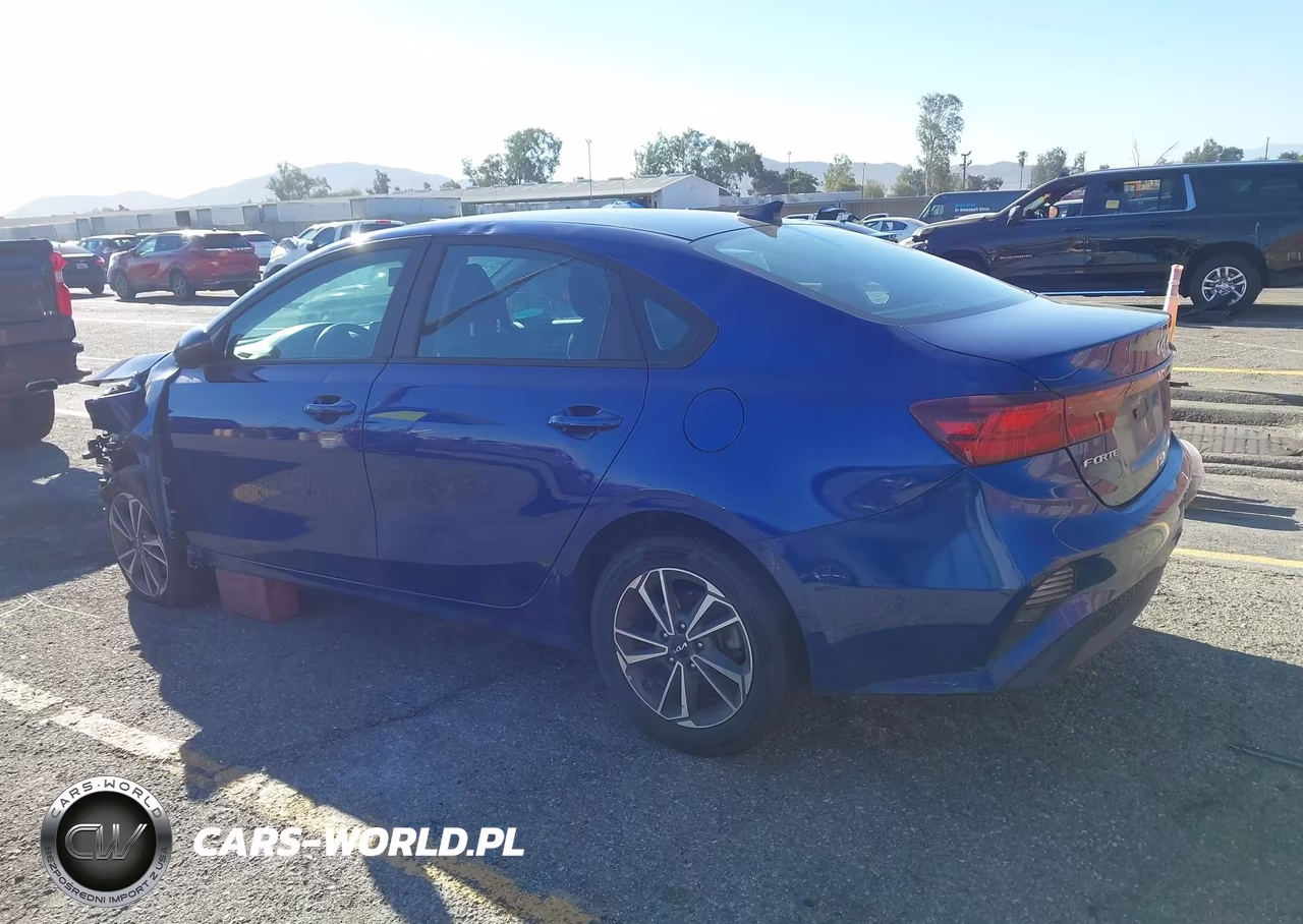 2023 Kia Forte Lxs VIN:3KPF24ADXPE528515 - 3